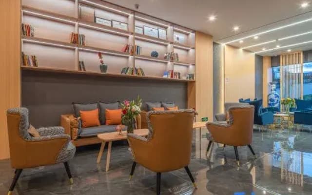 Yicheng Hotel (Lijiang Ancient City Airport Bus Station)