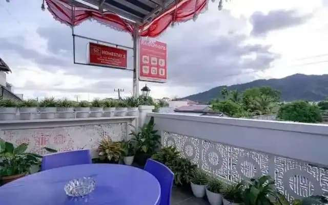 RedDoorz near Pantai Pandan Sibolga