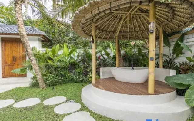 Sicilia Villa by DH - 2 BR villa with Large Pool and Tropical Garden