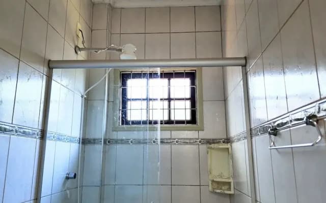 Casa a 200m da Praia com Piscina Privativa para Grupos em Boracéia