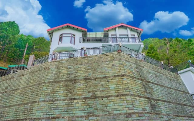 Kia Kasauli Chalet 3 BHK by Dumnu Homes