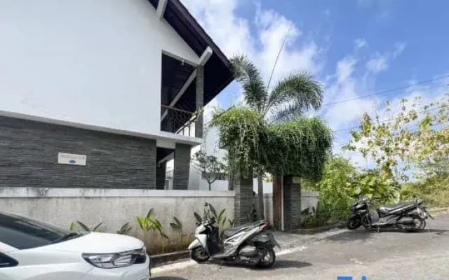 Kanha Homestay near Pantai Pandawa RedPartner