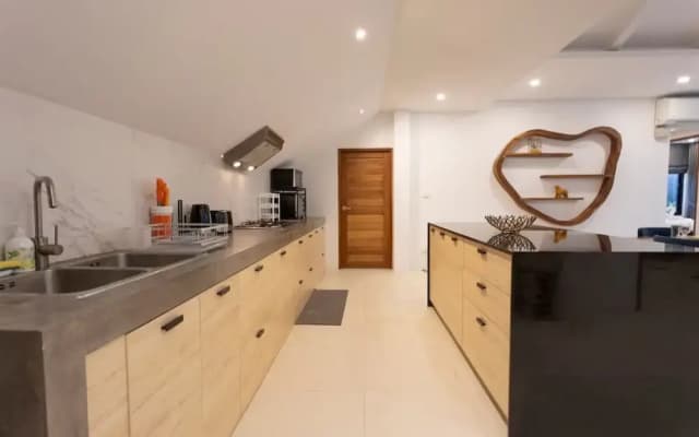 Tropical 3BR Escape Pool Style V90