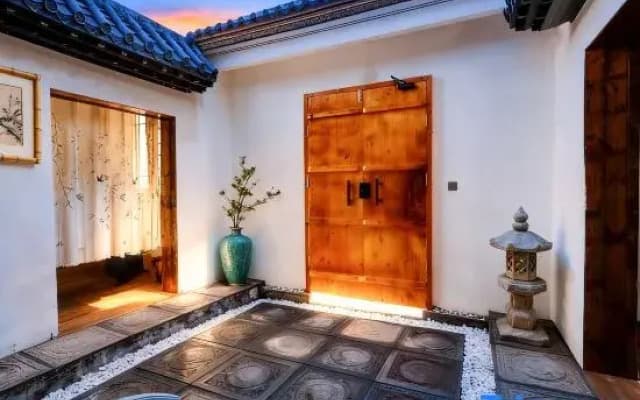 Changxiangshou Homestay (Hengdian Qingming Shanghe Tu)