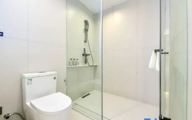 Ye and Chen Esports Film Hotel (Shijiazhuang Railway Station Hebei Art Center Store)