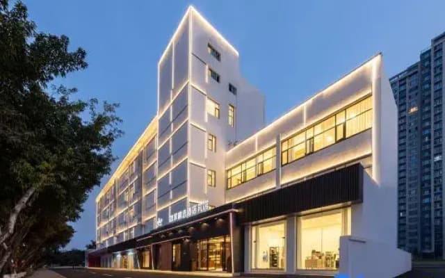 Home Inn Plus (Mianyang Municipal Government High‑Speed Rail Station Branch)