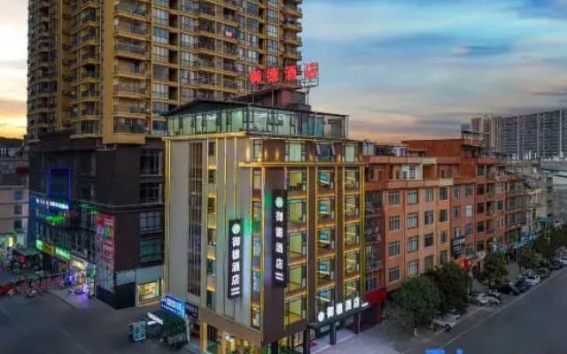 Yude Hotel (Fenghuangcheng)