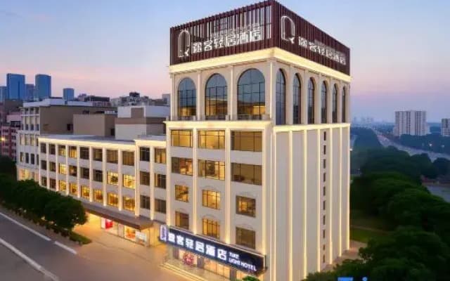 TuKe Light Stay Hotel (Kunming Changhong West Road Huayang Home Furnishing Plaza Branch)