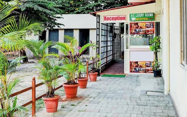 Fabhotel Royal Garuda Palace