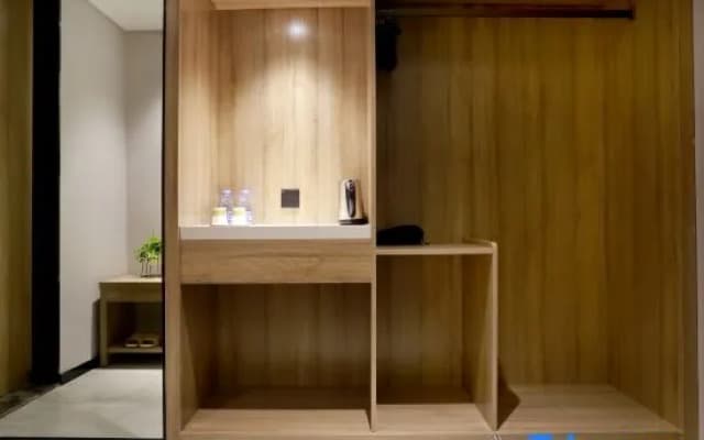 Qianyi Hotel (Beiliu Wanda Plaza Branch)