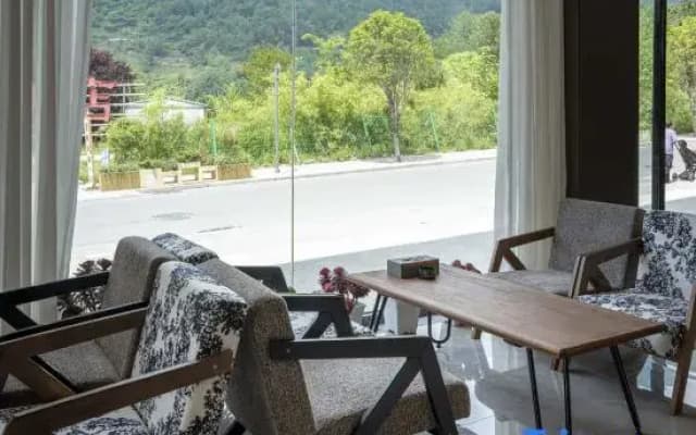Jikong Wangxue Resort Hotel (Hailuogou Glacier Forest Visitor Center)