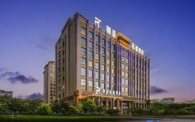 Licheng Huasheng Hotel (Urumqi Shuimogou Scenic Area Hot Spring East Road Branch)