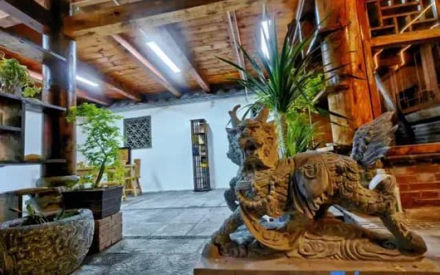 Xunchang Renjia Homestay (Kaifeng Wansui Mountain Dasong Wuxia City Song City Resort)