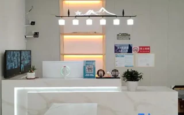 Tuyu | Hiking Enthusiast • Mountain Breeze & Moonlight Hostel (Old Town Dukezong Branch)