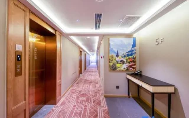 Vienna Hotel (Jubao Road, Zhidan County)