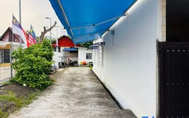 Spacious Home in Central Melaka for Families 10 pax, Chill & Relax at Extra Wide Balcony, COMFY HILL