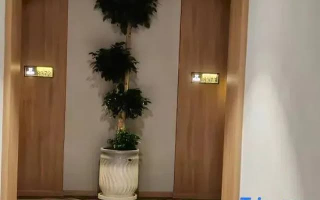 XIYA Qiya Hotel (Liupanshui High-Speed Railway Station People's Square)
