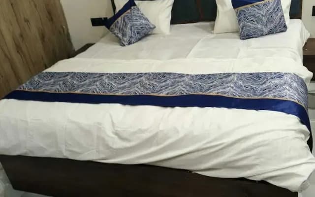 Hotel Luv Inn