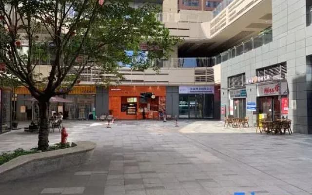 Leyou apartment（Shantou Vientiane City Longyan South Road Food Street Store）