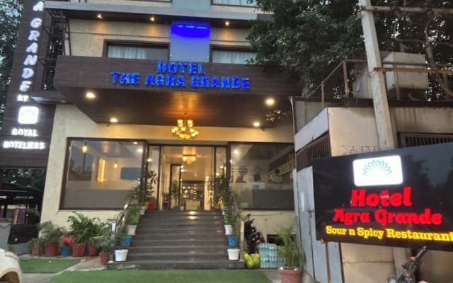 Goyal Hoteliers - Hotel The Agra Grande
