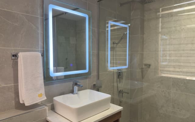 Urbanwoods Hotel Suites by icon