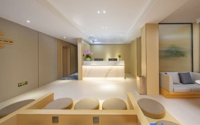 Yinmo Light Luxury Hotel (Minhou University Town)