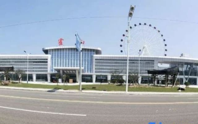 Yuezhijia Business Hotel (Huoshan Ferris Wheel Passenger Transport Center)