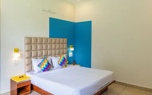 goSTOPS PLUS Kasol Manikaran Road, Bar and Hostel