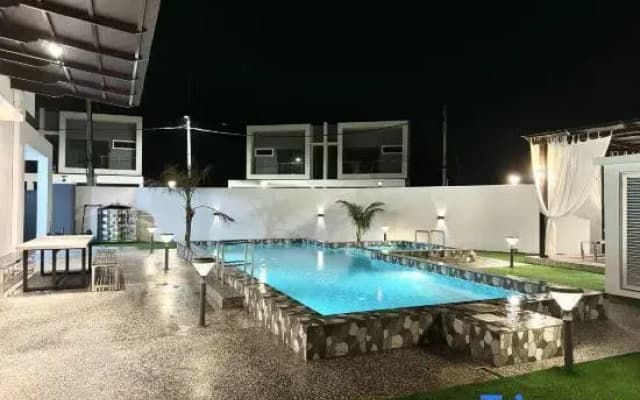 Luxury 5BR Home w/ Private Pool, 18Pax, Netflix