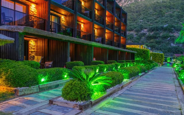 Manaspark Deluxe Hotel