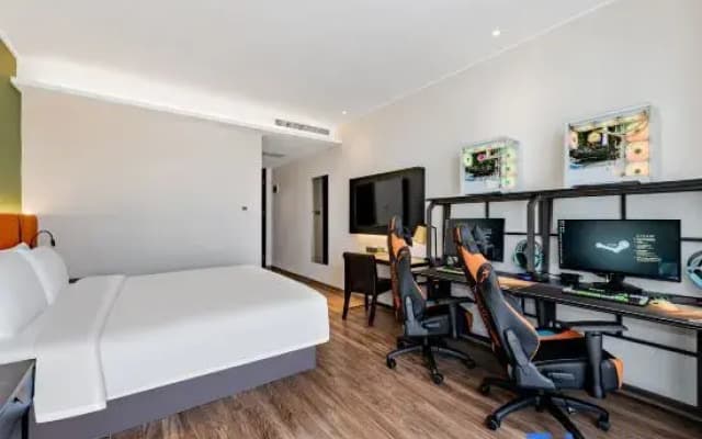 Quyuchao E-Sports Hotel (Inner Mongolia University of Technology East Gate)