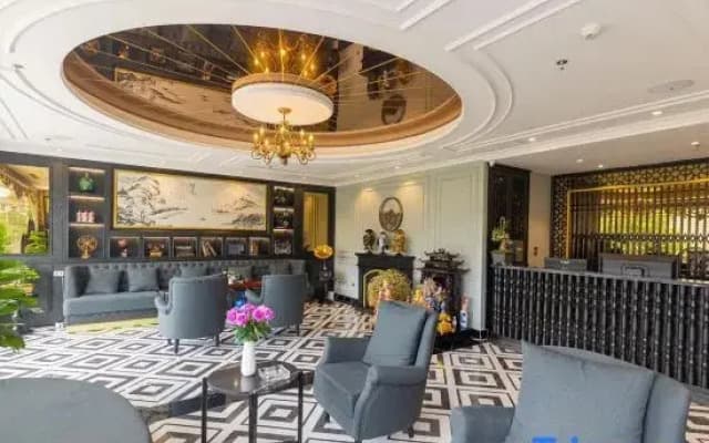 Royal Hotel 2 Mong Cai