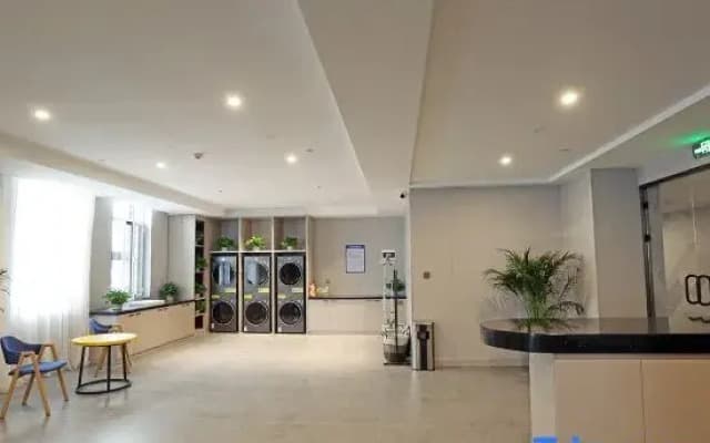 Heyi Hotel (Xinxi Market Seafood Street Branch)