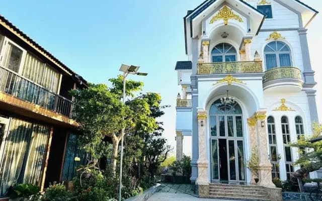 Dream House Hotel