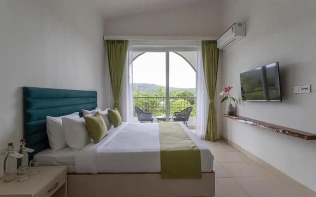 Stone Wood Hotel Amboli