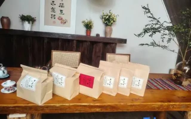 Qiduo Homestay (Dukezong Ancient City Great Buddha Temple Prayer Wheel)