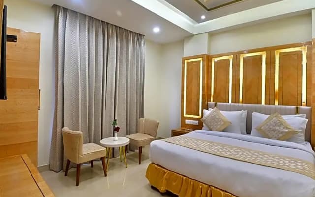 Hotel Gold Palace - 03 Mins Walk From New Delhi Railway Station