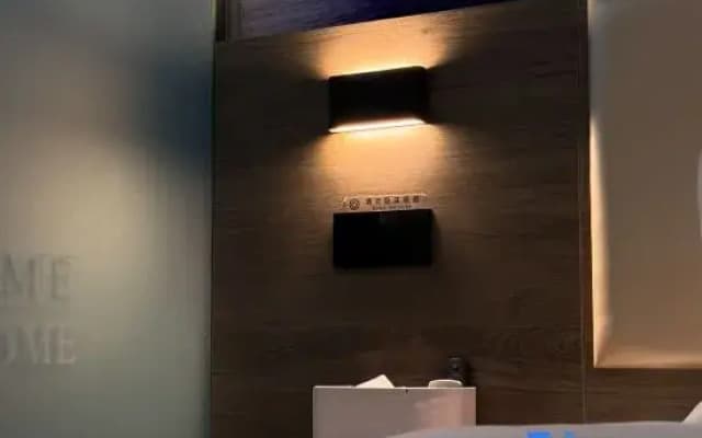 Yuanqi Jinxuan Business Hotel (Daqing Ophthalmology Hospital)