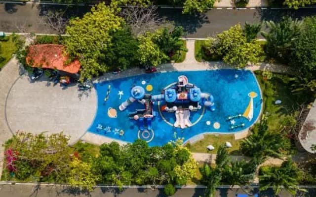 Floral Hotel · Yunshang Hotel (Lingshui Ocean Happy World)