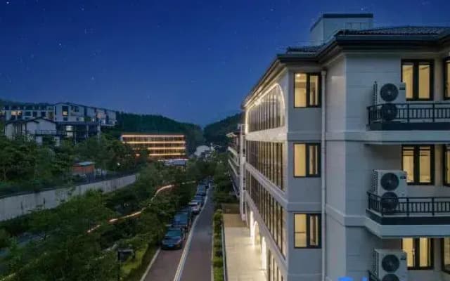 Anji Yunshang Prairie · Mountain Companion Boutique Stay (Panda Tribe Adventure Park)