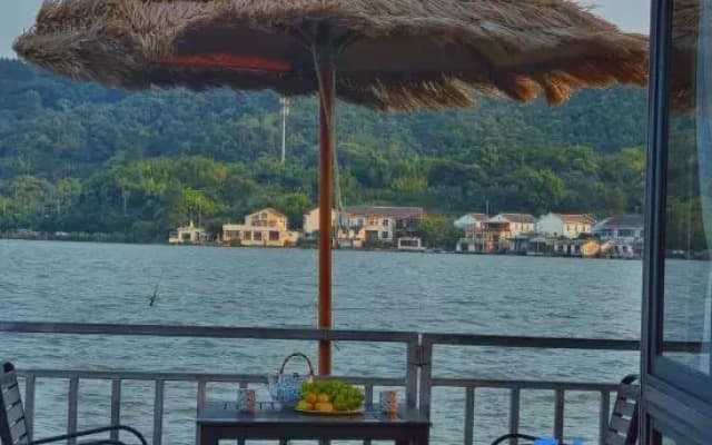 Dongqian Lake Yinwanyuhuo B&B