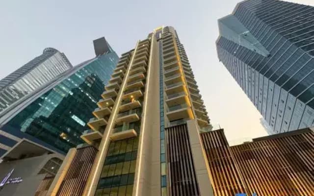 bnbme | Luxurious Canal View Apt w/ Pool & Gym