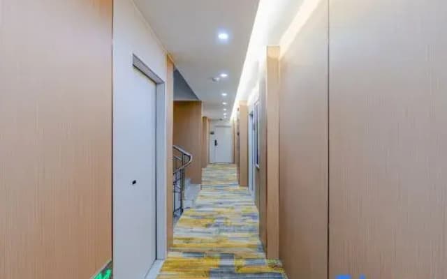 Nanjia Hotel (Guiping Bus Station Xinggui Road)