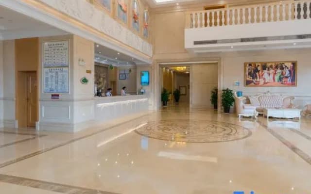 Vienna International Hotel (Yulin rongzhou bridge railway station shop )