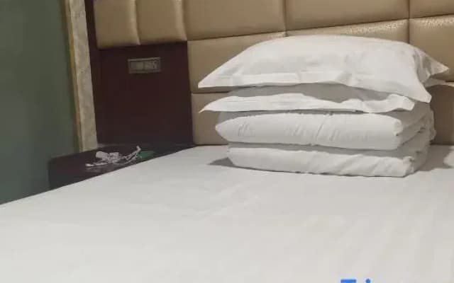 Yijia Hotel (Century City Branch)