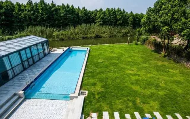 Qinyuan Lake View Pool Villa