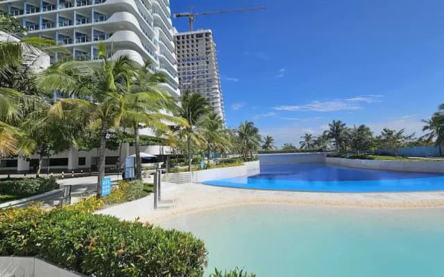 OYO 1143 The Emgrand Azure North