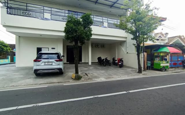 De Corner 2 Madiun RedPartner