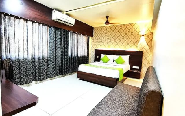 Hotel Express Airoli
