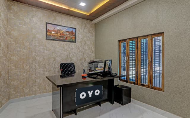 OYO 823703 Hotel Aanandwan Palace